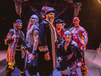 VAMPIRATES — Pirate's Dinner Adventure